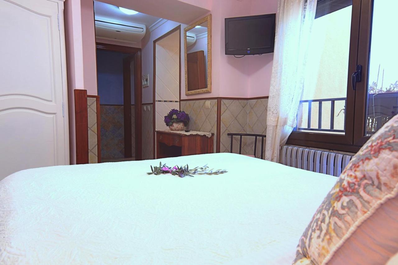 Estudios Casa Lola De Talarn Luaran gambar
